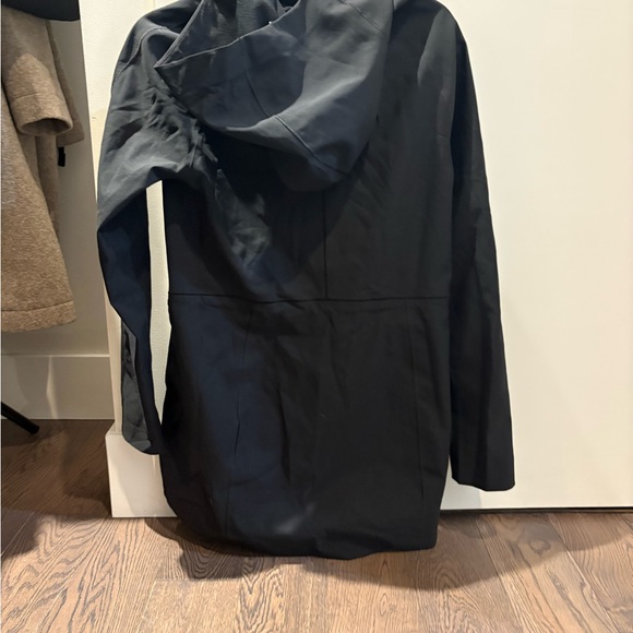 Lululemon coat - Picture 4 of 4